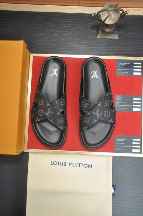 Picture of Louis Vuitton Slippers _SKULVsz38-45hnh0605938